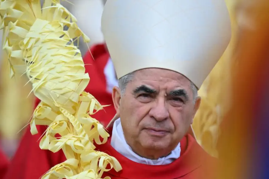 Cardenal Giovanni Angelo Becciu, condenado por malversación y fraude, renuncia al Cónclave