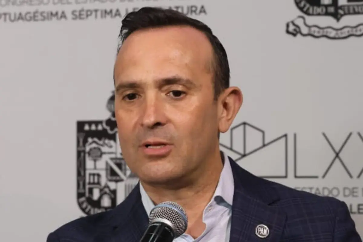 El coordinador de los diputados del PAN, Carlos de la Fuente, llamó a las autoridades a implementar una estrategia para proteger a los menores de edad. Foto: Congreso de Nuevo León