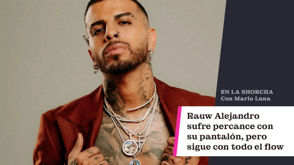 ¡Momentazo en el escenario! Rauw Alejandro sufre percance con su pantalón, pero sigue con todo el flow.