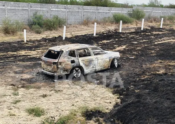 Investigan ataque armado e incendio de camioneta en la autopista a Cadereyta