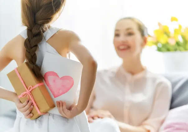 Los 5 mejores regalos para darle a tu mamá este Día de las Madres, según la IA