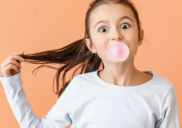 ¿Mascar chicle es dañino para la salud, según los expertos?