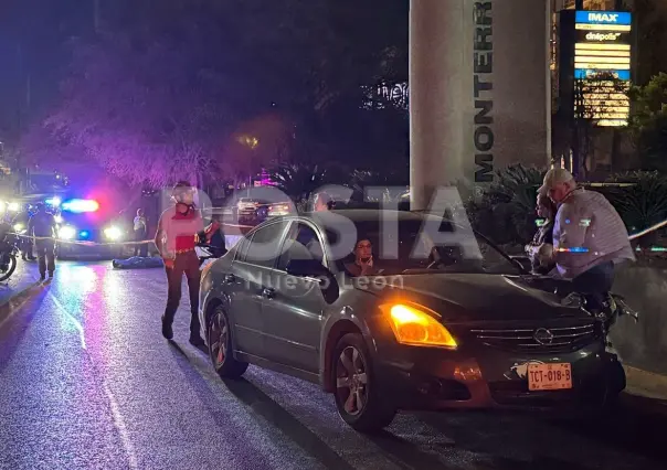 Joven evita puente peatonal y muere atropellado en San Pedro Garza García