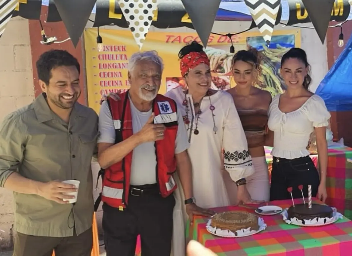 Raquel Garza festejó con la producción de José Alberto Castro. Foto: Nayib Canaán