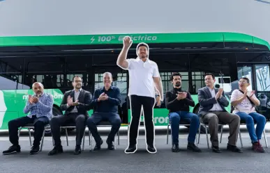 Samuel García arranca operaciones de unidades eléctricas de transmetro en San Bernabé