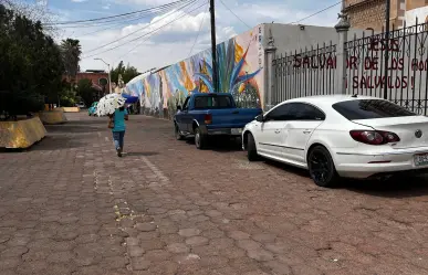 Automovilistas convierten calle peatonal en ´estacionamiento público en centro de Durango 