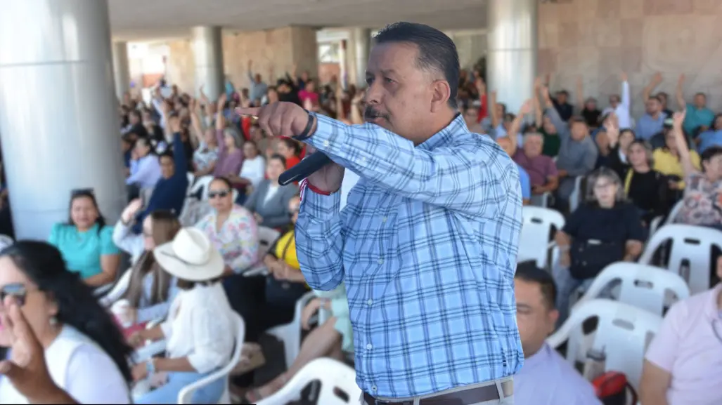 Burócratas de Baja California Sur retomarán labores tras acuerdo de aumento salarial