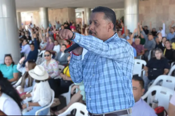 Burócratas de Baja California Sur retomarán labores tras acuerdo de aumento salarial