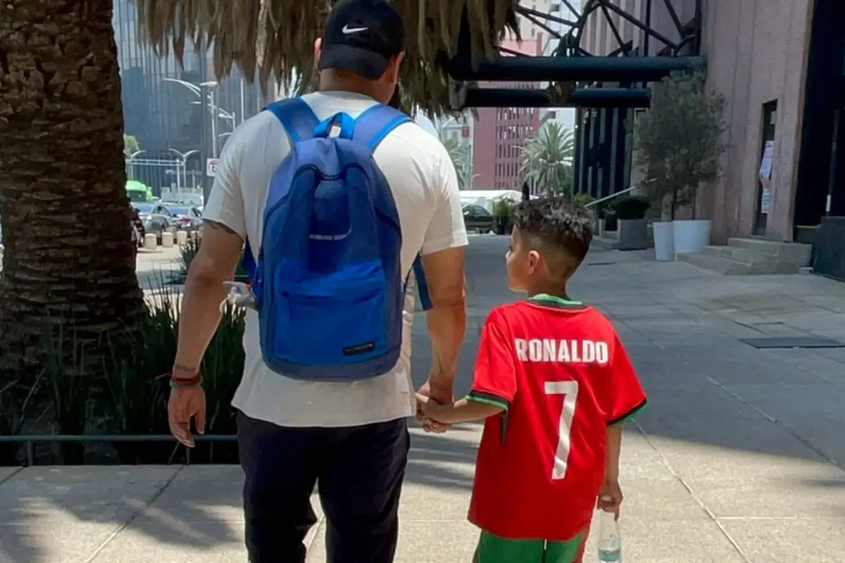 Papá con su hijo en CDMX. Foto: Iván Macías