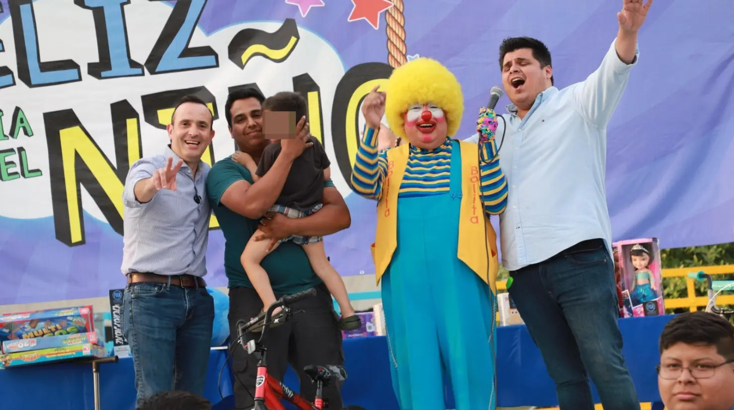 Bajo el lema de un festejo heroico, cientos de niñas y niños acudieron al evento junto a sus familias, disfrutando de una tarde repleta de juegos, shows, rifas y muchas sorpresas. Foto: Carlos de la Fuente.