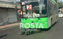 Mujer muere y hombre queda herido tras choque en centro de Monterrey