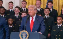 Donald Trump firma decreto para reducir aranceles a sector automotriz mundial