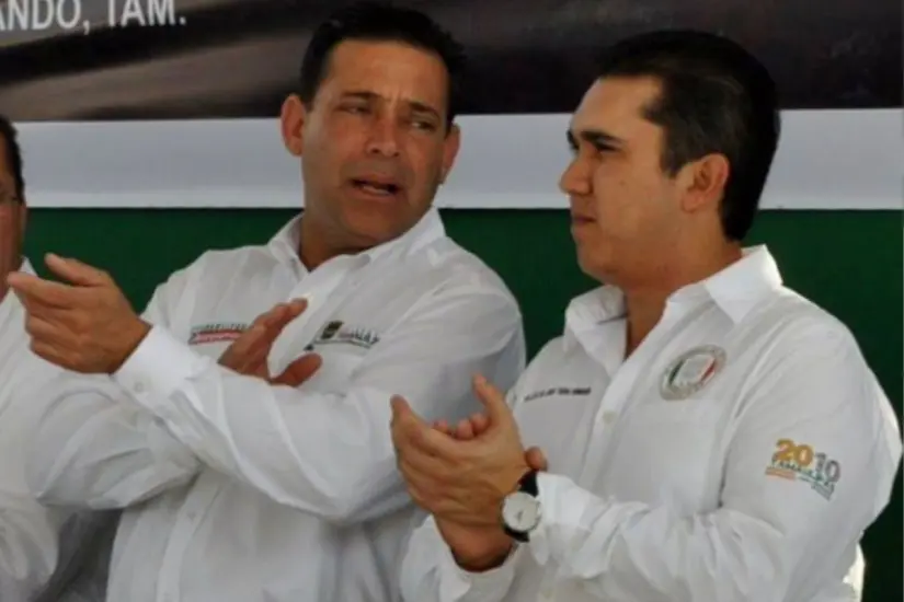 Jesús Tapia al lado de Eugenio Hernández Flores | Foto: FB