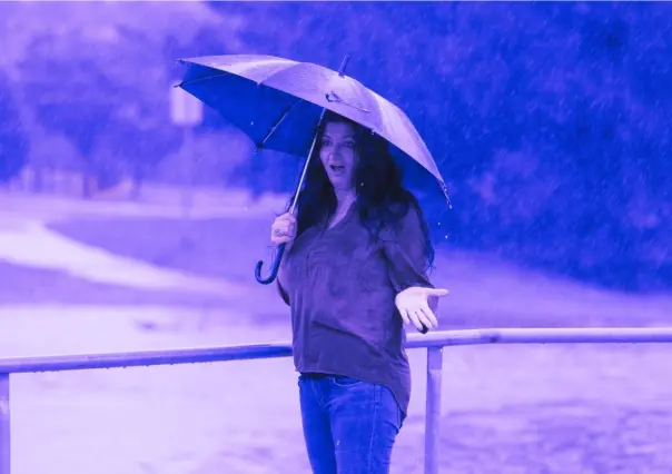 Clima caluroso y lluvias intensas marcarán este jueves de asueto a Nuevo León
