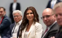 Kristi Noem asegura que Trump forzó a Sheinbaum a realizar detenciones de migrantes en México