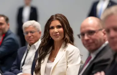 Kristi Noem asegura que Trump forzó a Sheinbaum a realizar detenciones de migrantes en México