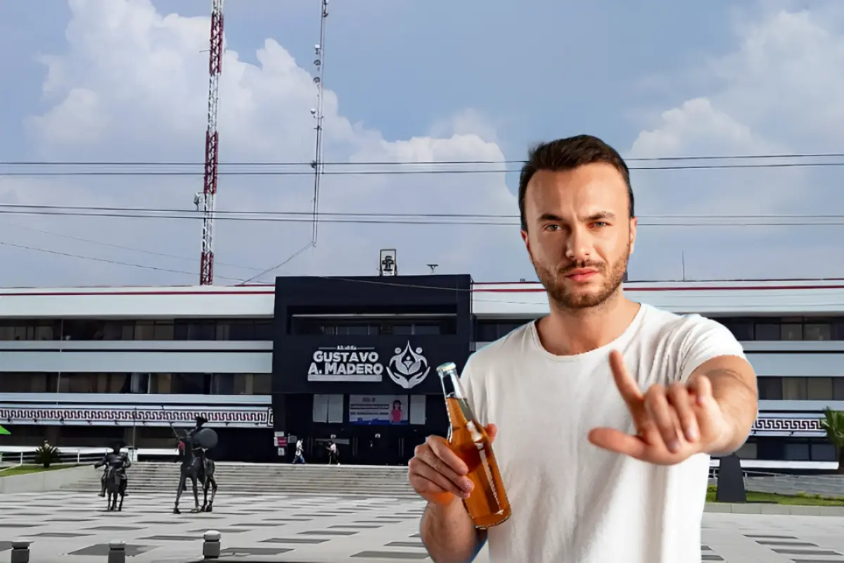 Explanada de la alcaldía Gustavo A. Madero en la CDMX y un hombre sosteniendo una cerveza al frente.      Foto: Google Maps (KAROL & PIBO) |Freepik | Canva