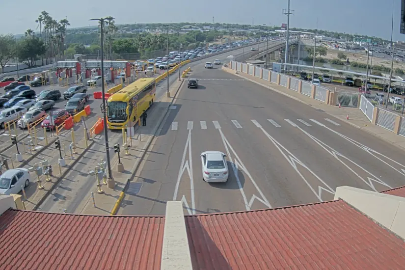Largas filas en el puente Juárez - Lincoln el día de hoy | Foto: cámaras