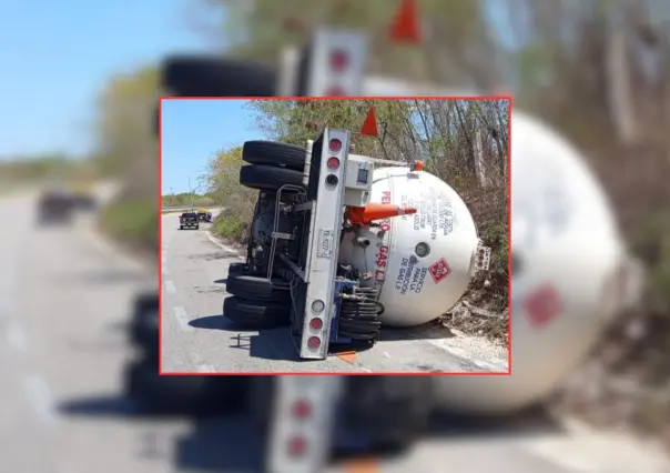 Volcadura de una unidad de transporte de gas  LP en la vía  Mérida–Chetumal