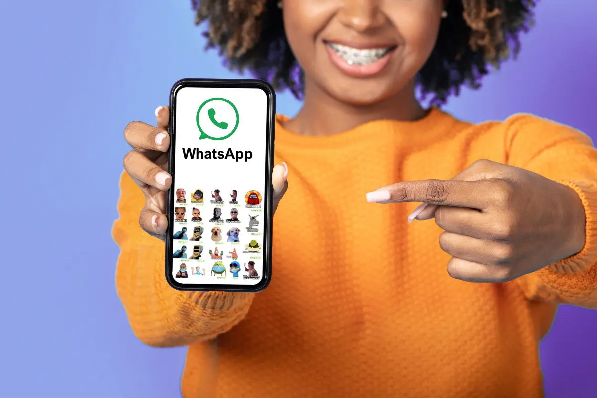 La organización de stickers en WhatsApp te ayuda a reaccionar rápidamente y a evitar malentendidos en las conversaciones cotidianas. Foto: Canva