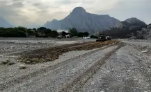 Avanza rehabilitación del camino a Rompepicos en La Huasteca con 55 por ciento