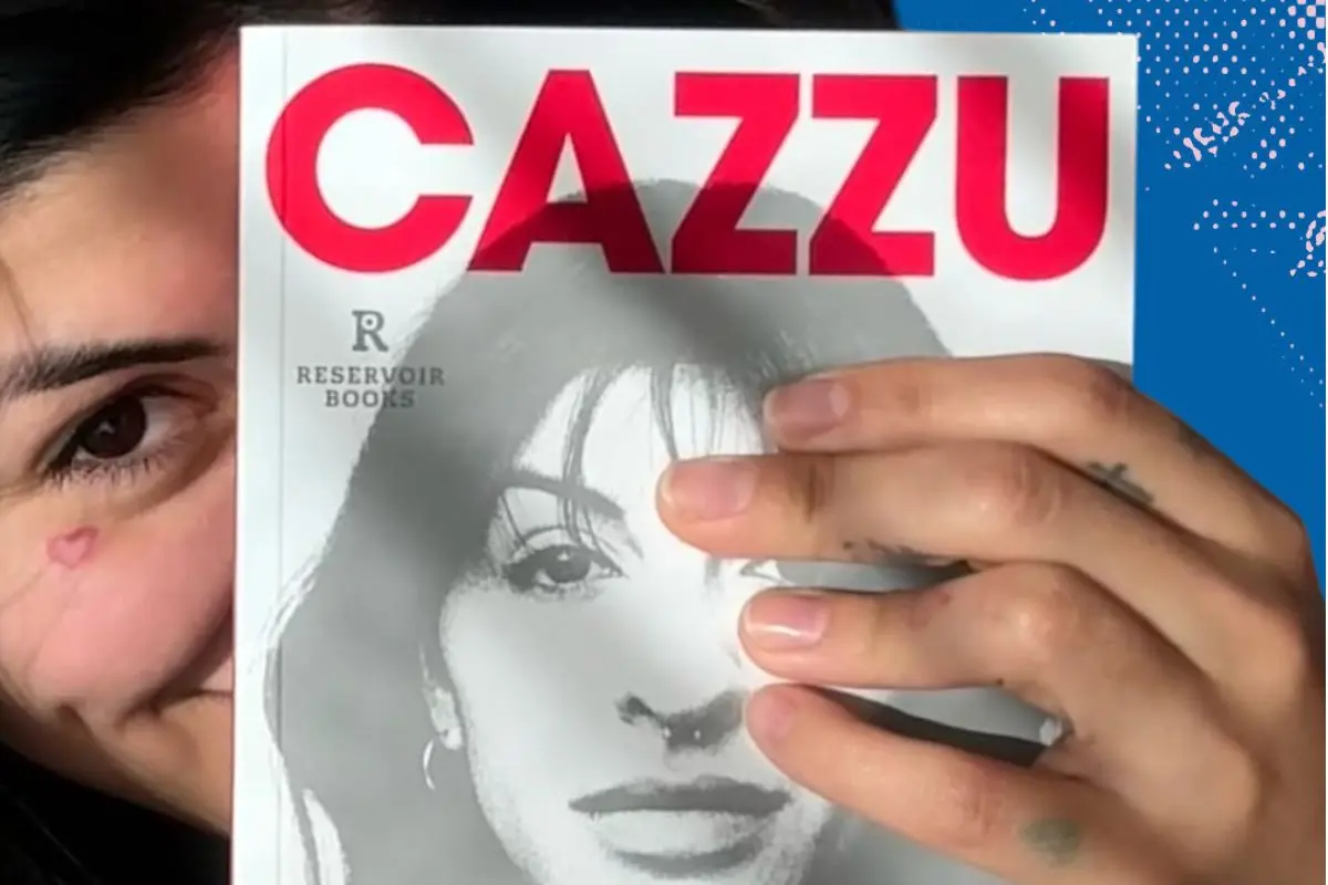 Para acompañar el estreno de su álbum Latinaje, la cantante Cazzu publicó su primer libro inspirado en sus vivencias en la industria musical. FOTO: CANVA/IG: @cazzu