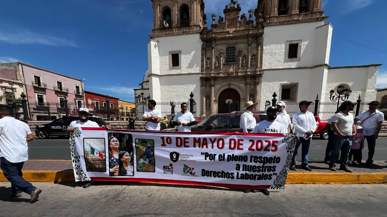 En el Día del Trabajo, cientos de personas marcharon para exigir mejores condiciones laborales. Foto: Alejandro Ávila.
