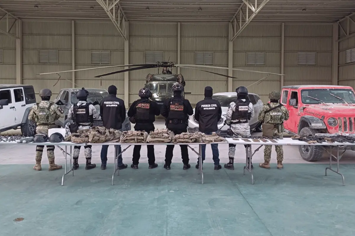 Las autoridades señalaron que ambos estaban involucrados en actividades de vigilancia, logística y traslado de armas para su organización. Foto: FC.