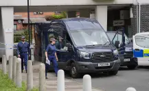 Hombre transporta restos humanos en una maleta en Londres