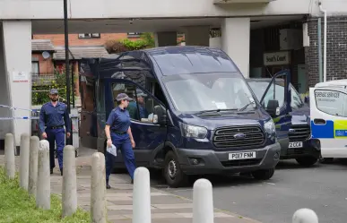 Hombre transporta restos humanos en una maleta en Londres