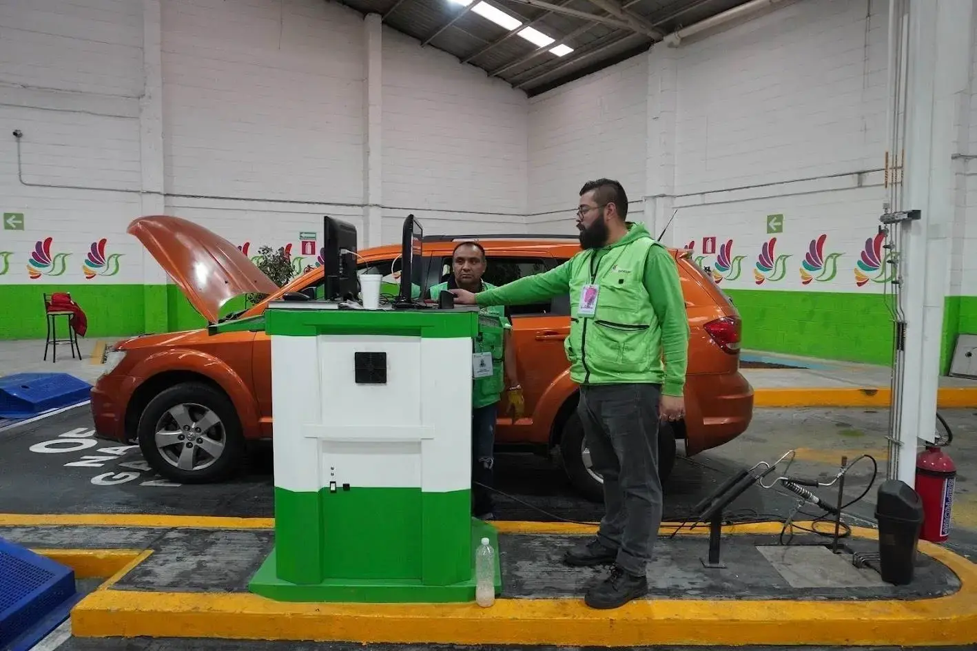 La verificación vehicular es obligatoria y contribuye a mantener la calidad del aire en la entidad. Imagen: GEM