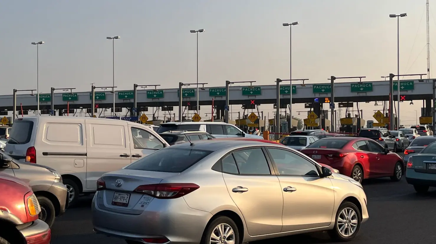 Las autopistas del Estado de México están registrando alta afluencia de vehículos. Imagen: Israel Lorenzana