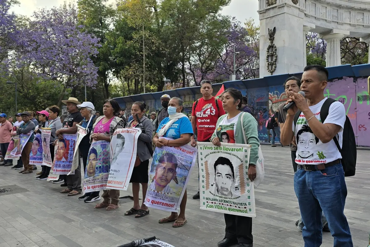 Personas marchando en CDMX. Foto: FB Coordinadora Nacional de Trabajadores de la Educación