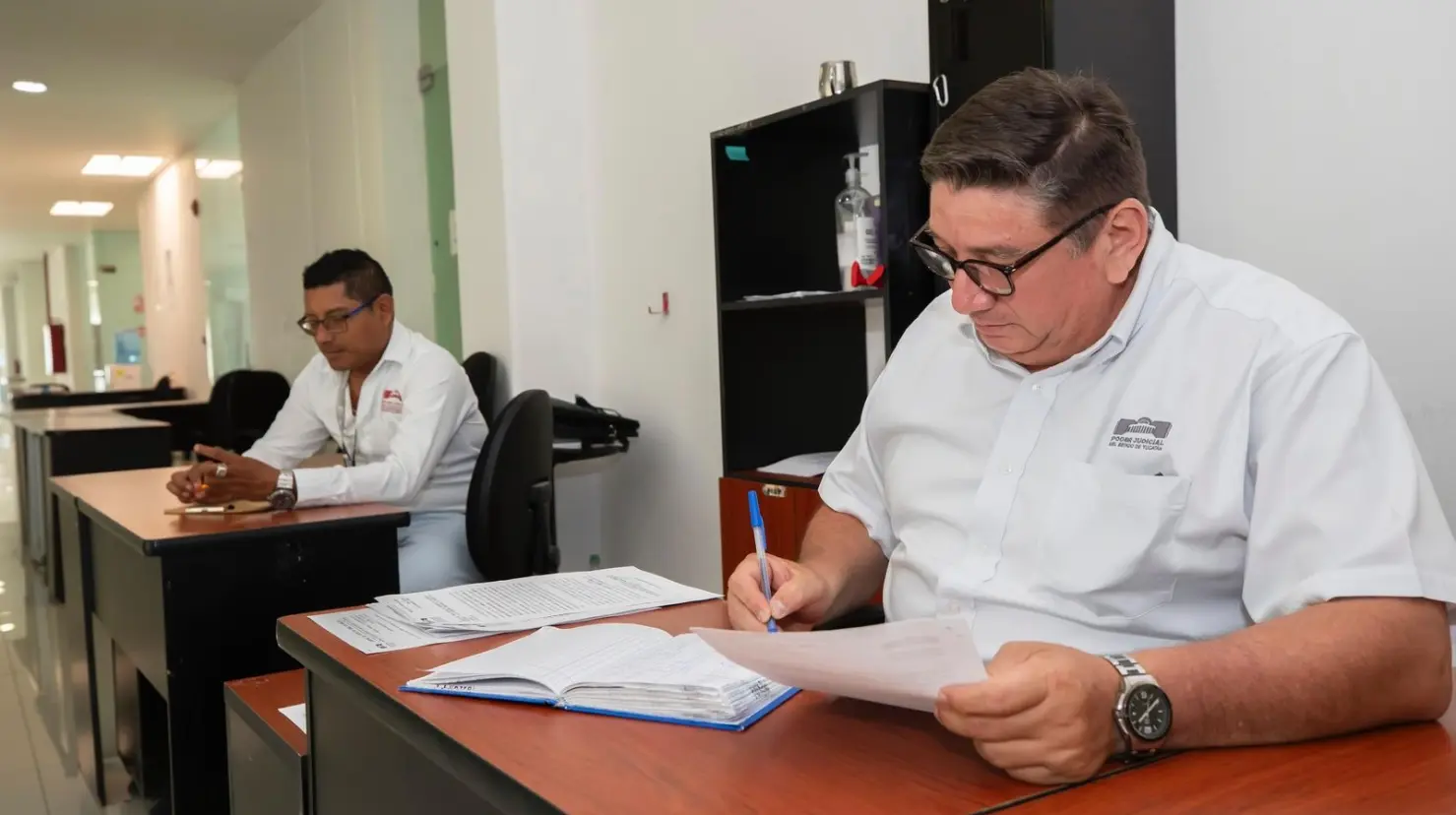 ¿Cuántos trabajadores recibieron sus nombramientos definitivos? Foto: Cortesía