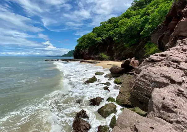 Conoce esta playa en Nayarit que tiene cortinas de agua, un espectáculo natural imperdible