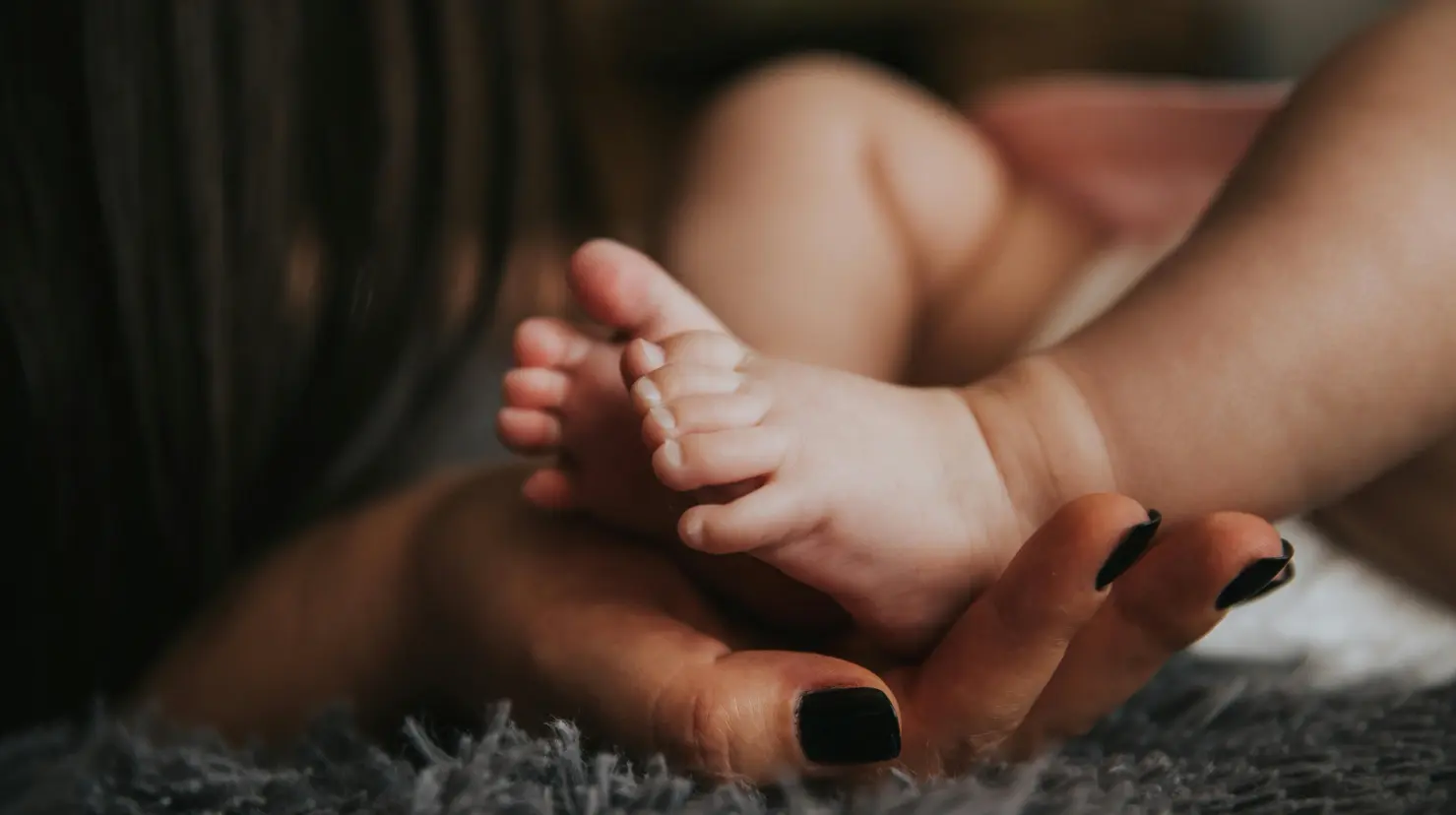 El apoyo busca mejorar las condiciones de cuidado infantil mientras madres y tutores trabajan, estudian o buscan empleo. Foto: Pexels