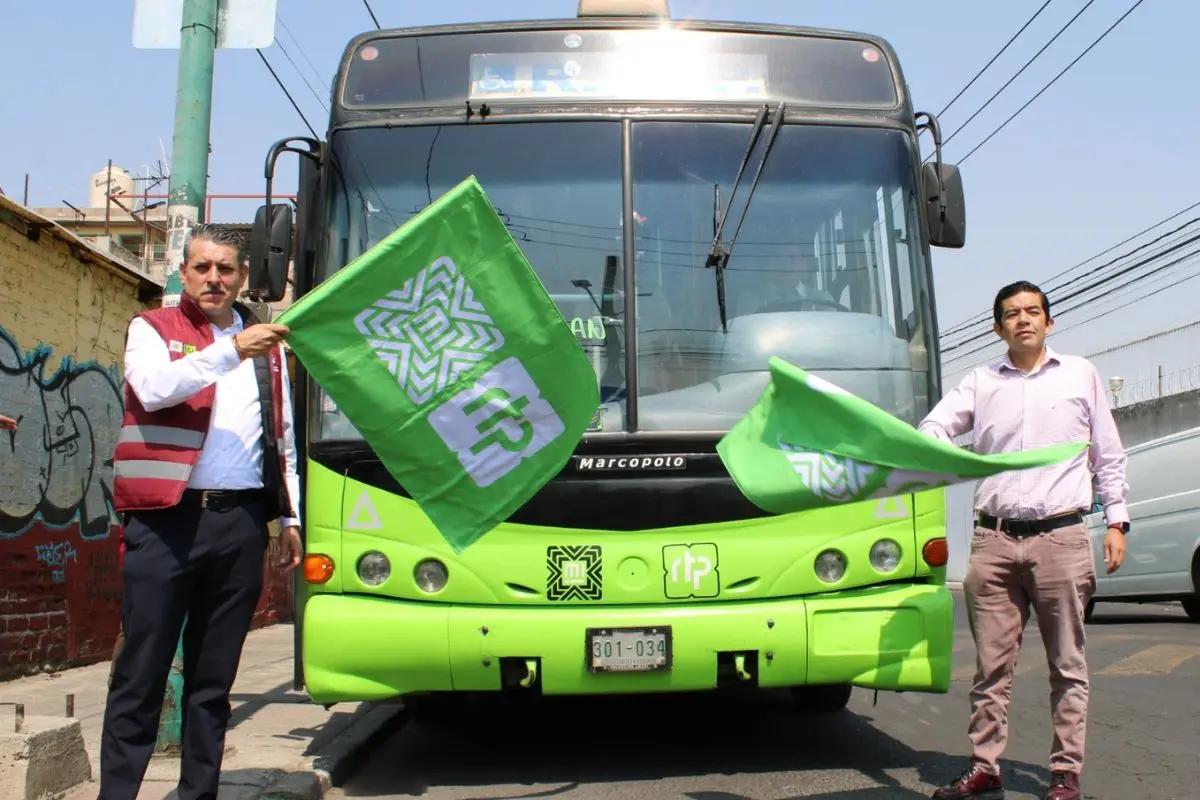 Autoridades capitalinas en el banderazo de la nueva Ruta 169 del RTP en CDMX. Foto: X (@RTP_CiudadDeMex)