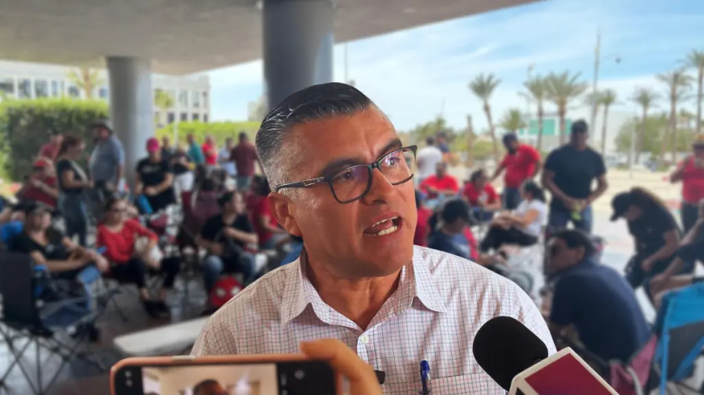 Maestros de BCS protestan frente a Mario Delgado: Lo anunciado por SEP es poco