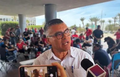 Maestros de BCS protestan frente a Mario Delgado: Lo anunciado por SEP es poco