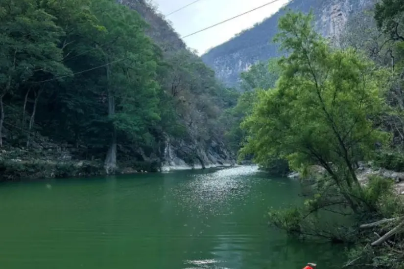 Disfruta del agua cristalina y color turquesa de la posa Madre | Foto: Perla Herrera