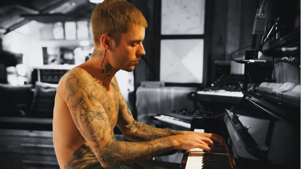 Justin Bieber da un guiño a su regreso musical con nuevas fotos desde un estudio de grabación