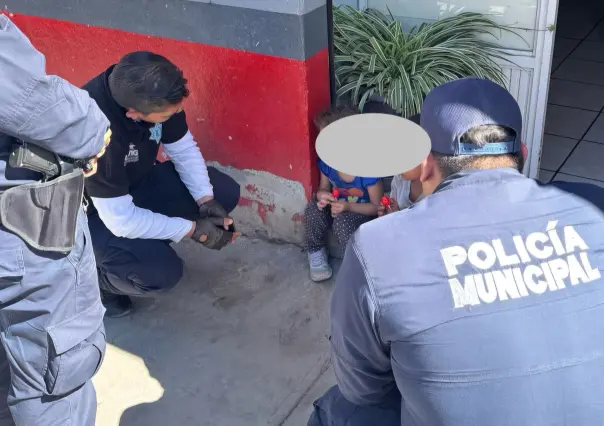Encuentran a niños de 2 y 3 años deambulando en una calle de Durango; sus madres no estaban enteradas