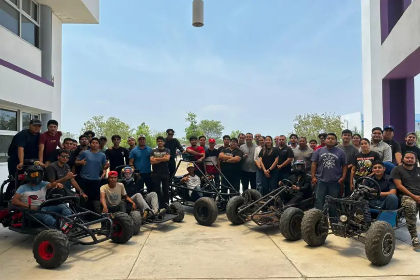 Alumnos de la ingeniería en Sistemas Automotrices | Foto: UPV