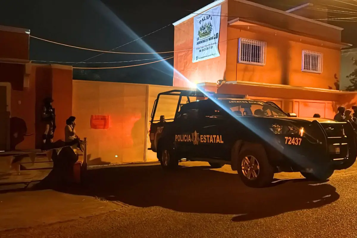 Policìa estatal afuera de la palapa Wendy. Foto: Armando de la Rosa