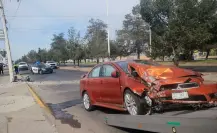 VIDEO | Destruye su auto en amanecida al circular por el bulevar Francisco Villa de Durango
