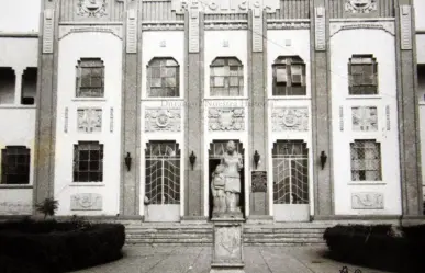 Este edificio Art Déco fue decorado por la primera mujer muralista de Durango