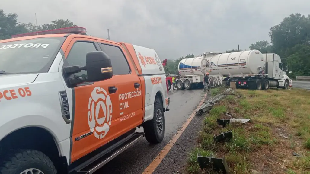 Volcadura de tráiler genera movilización en la Carretera Nacional