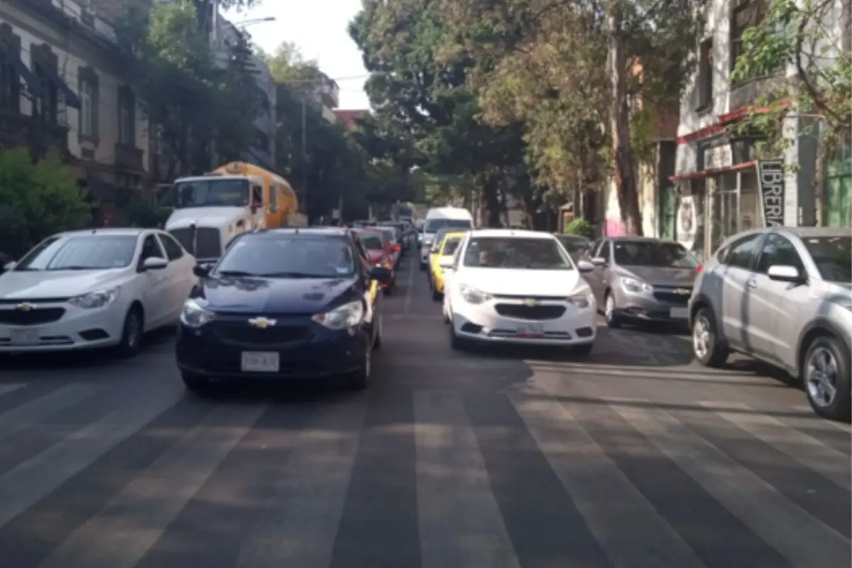 Autos circulando por calles de la Ciudad de México. Foto: X (@OVIALCDMX)