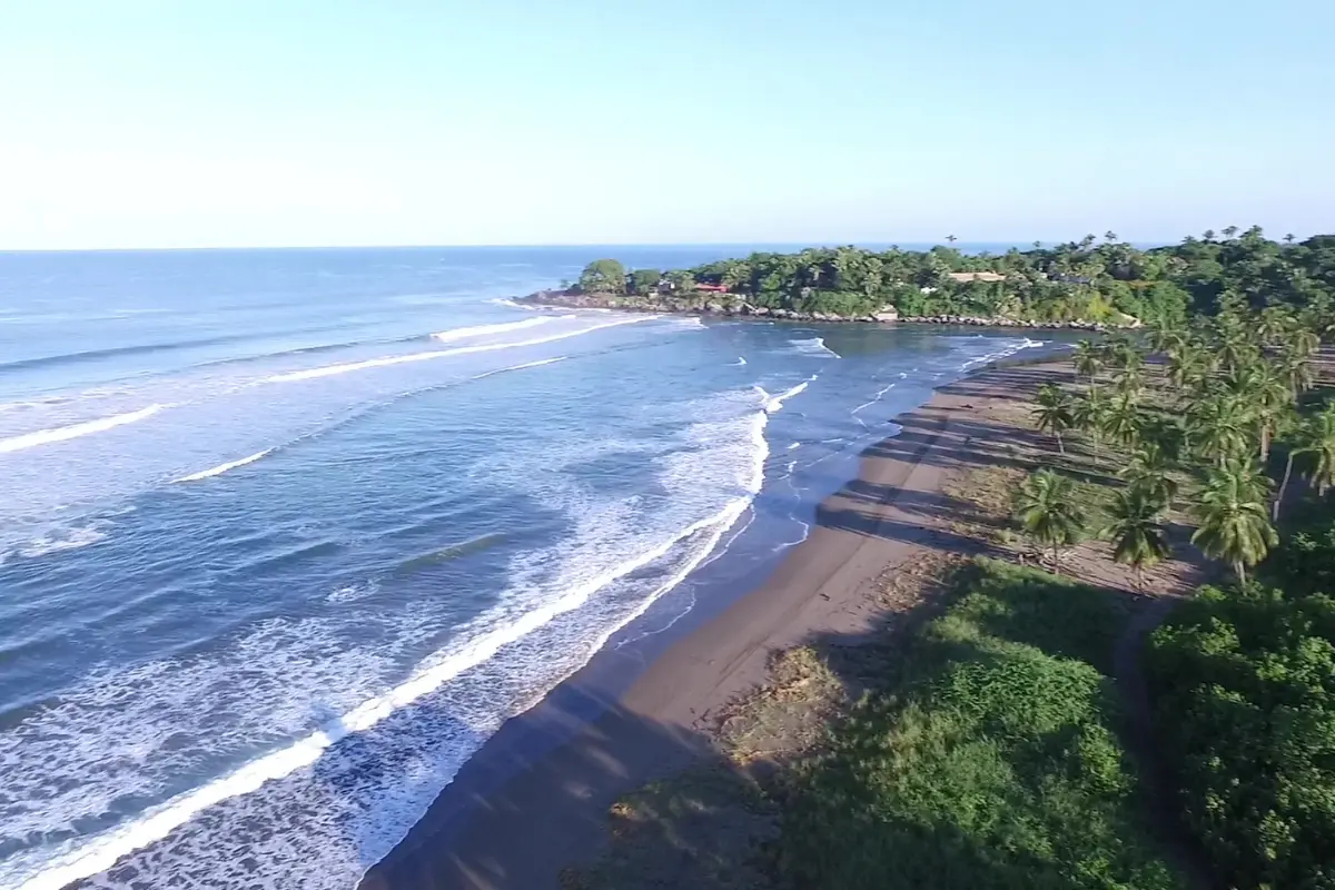 Vacacionar en playa Platanitos es muy económico, con menos de mil pesos al día una persona puede disfrutar de un buen descanso. Foto: CONANP