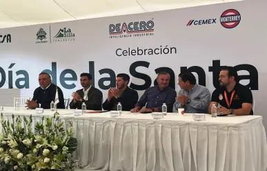 Samuel García celebra el Día de la Santa Cruz con trabajadores de la construcción, en Guadalupe